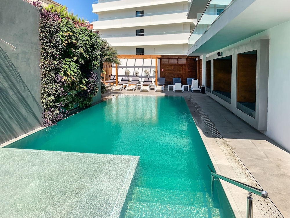 Manousos City Hotel 45/50