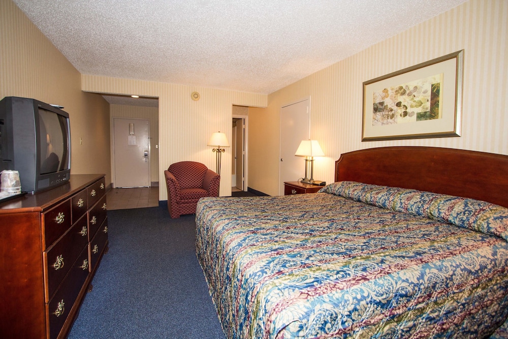 Red Roof Inn & Suites Newport News 11/48