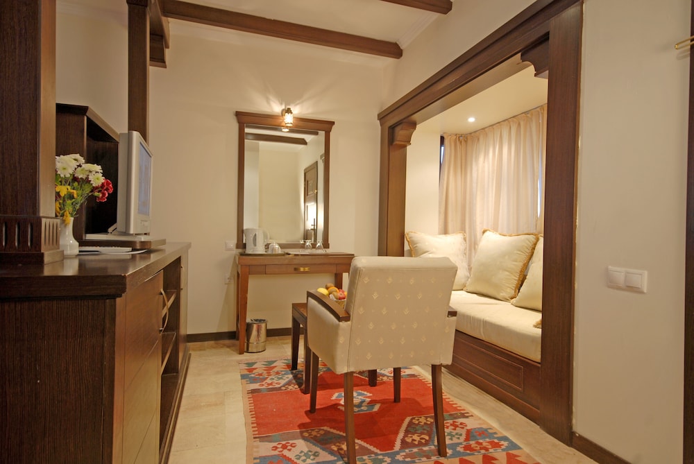 Tourist Hotel 63/63