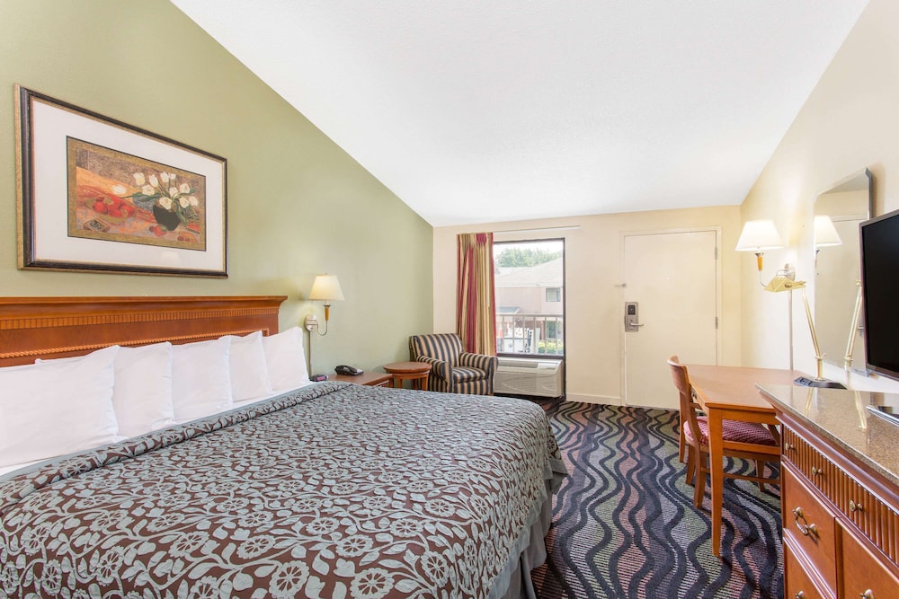 Days Inn by Wyndham Florence/I-95 North 18/42