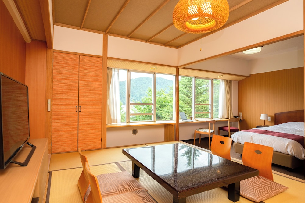 Japanese Western, Twin Beds, 4 Futon Beds, Lake View, West Wing 6/8