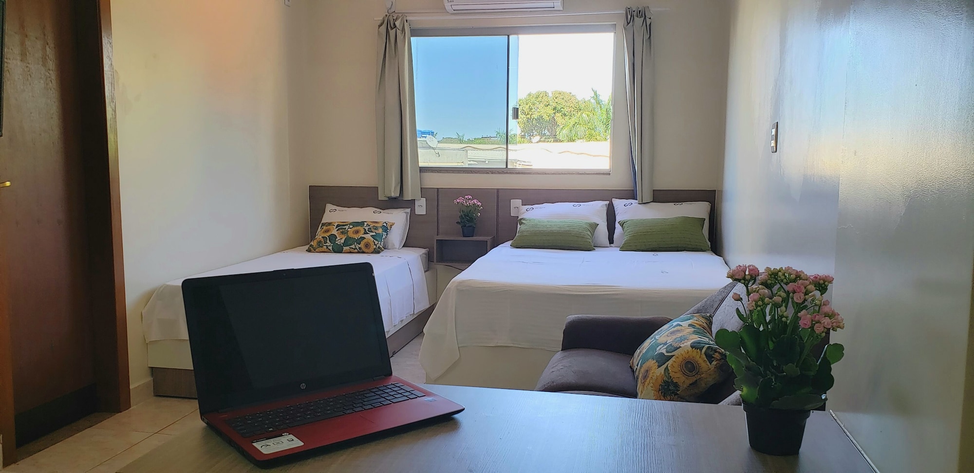 ROOM, DOUBLE BED