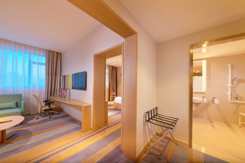 Holiday Inn Express Shanghai Zhenping 31/69