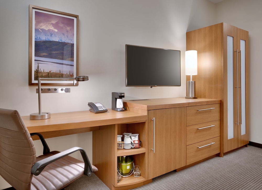 Hyatt Place Anchorage-Midtown 30/39