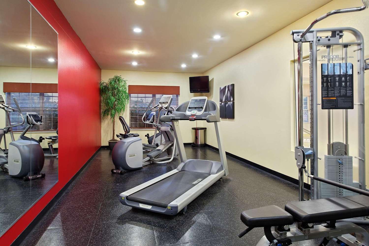 Country Inn & Suites By Radisson Elgin, IL 4/18