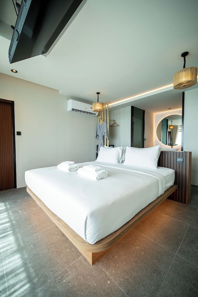 Panoramic, King Bed, Ocean View