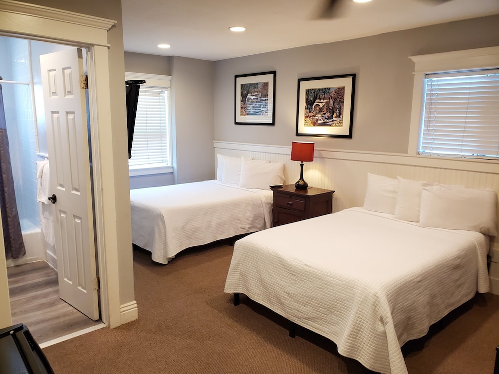 Coronado Island Inn 18/30