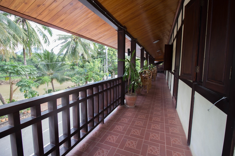 Villa Somphong 10/50