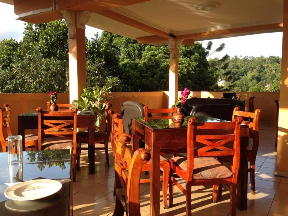 Kandy View Hotel 51/56