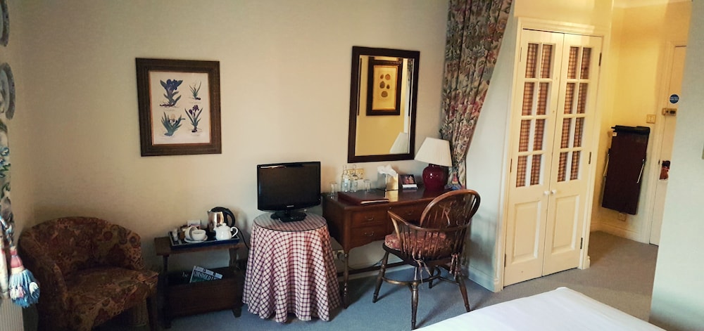 Noel Arms Hotel 35/49
