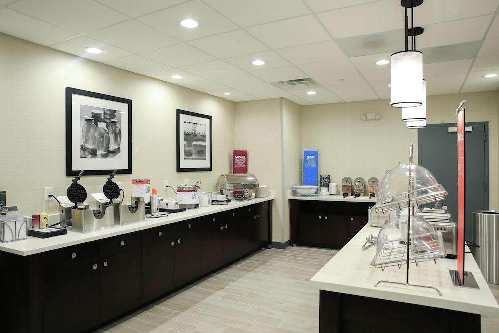 Hampton Inn And Suites Mount Laurel Moorestown 21/28