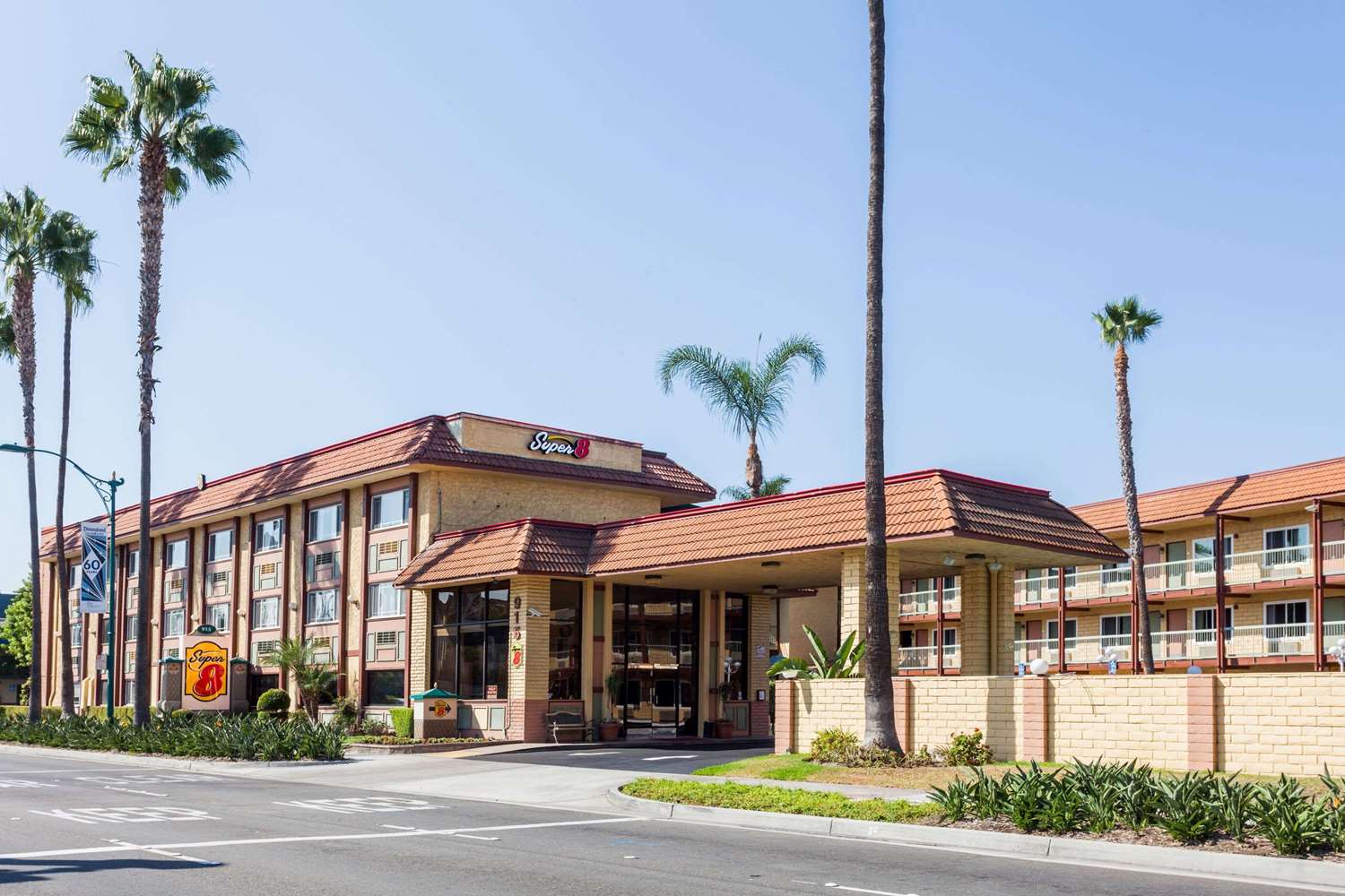 Super 8 by Wyndham Anaheim/Disneyland Drive CA 2/15