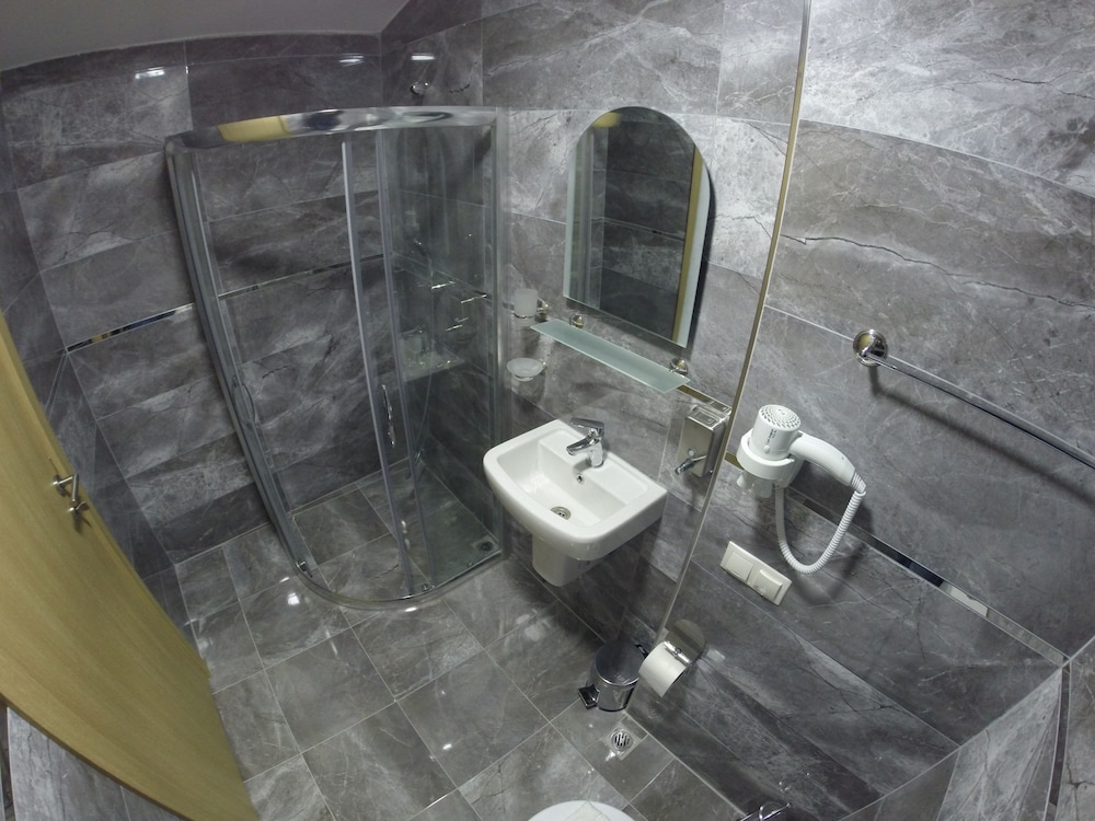 Meydan Suites 33/50
