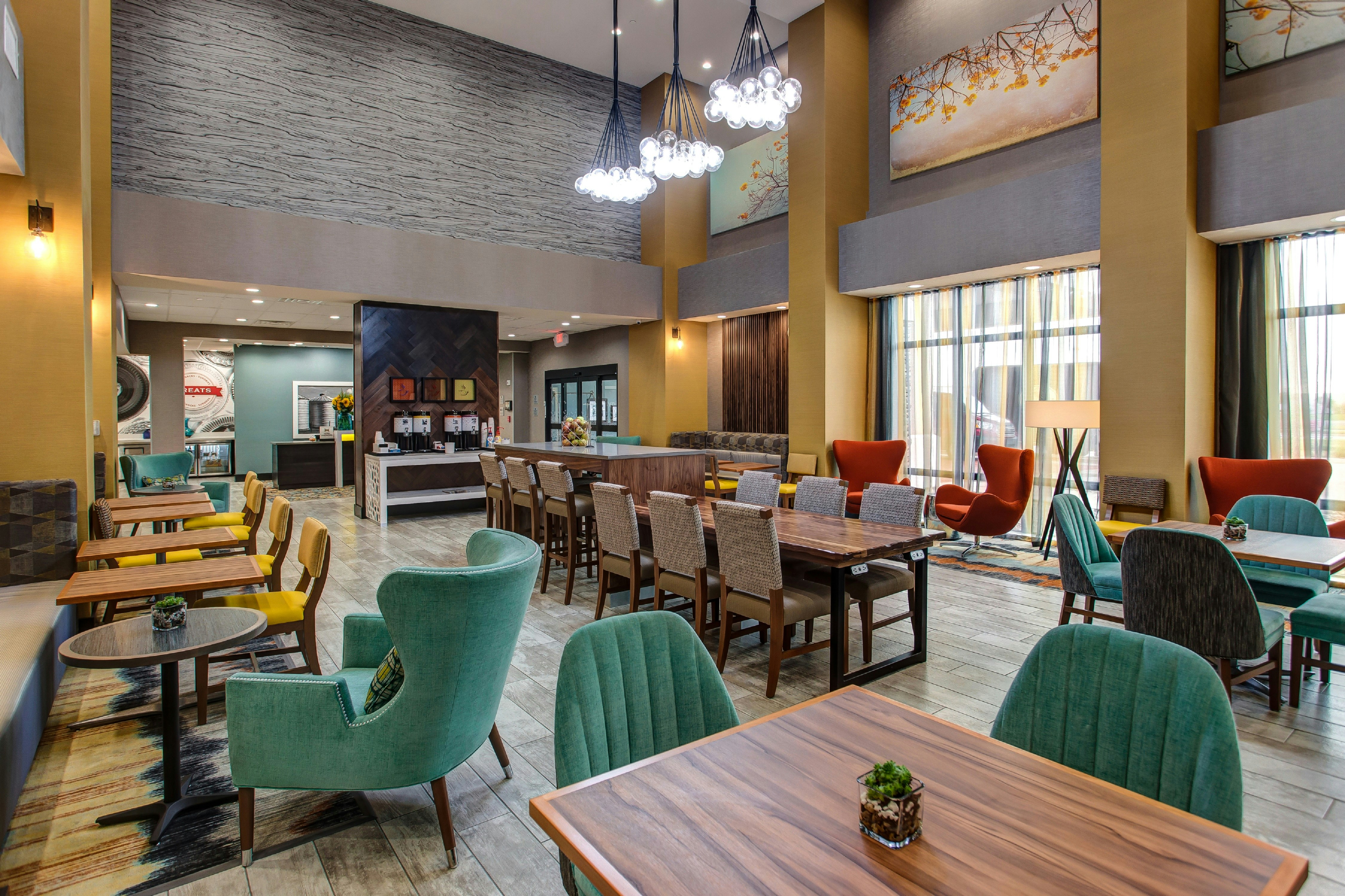 Hampton Inn Suites Wichita Airport Ks 24/35