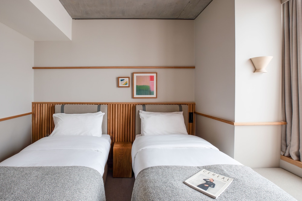 NEST, TWIN BEDS