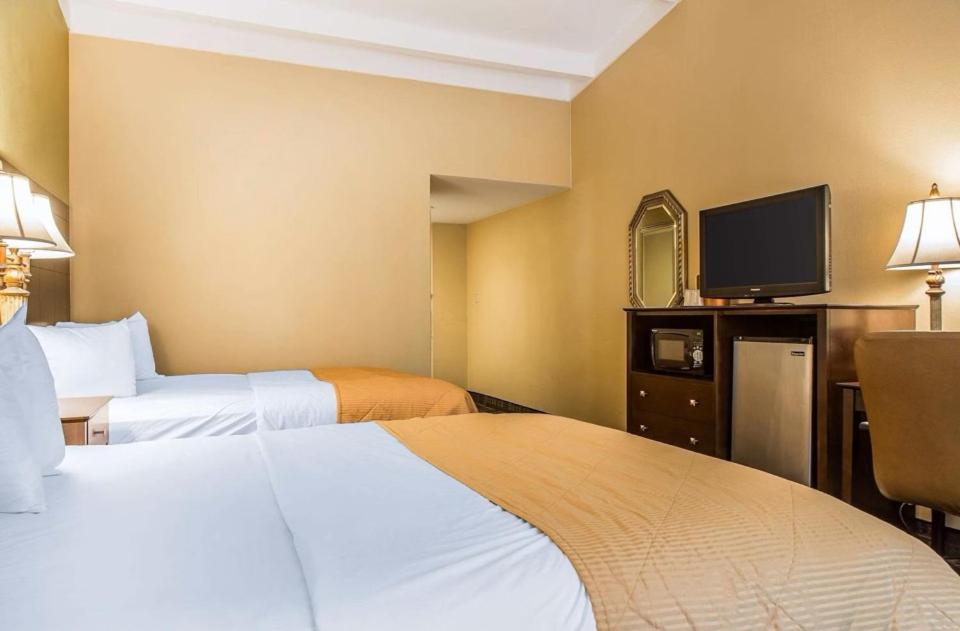 Hamden Hotel and Suites HAMDEN - NEW HAVEN 7/20