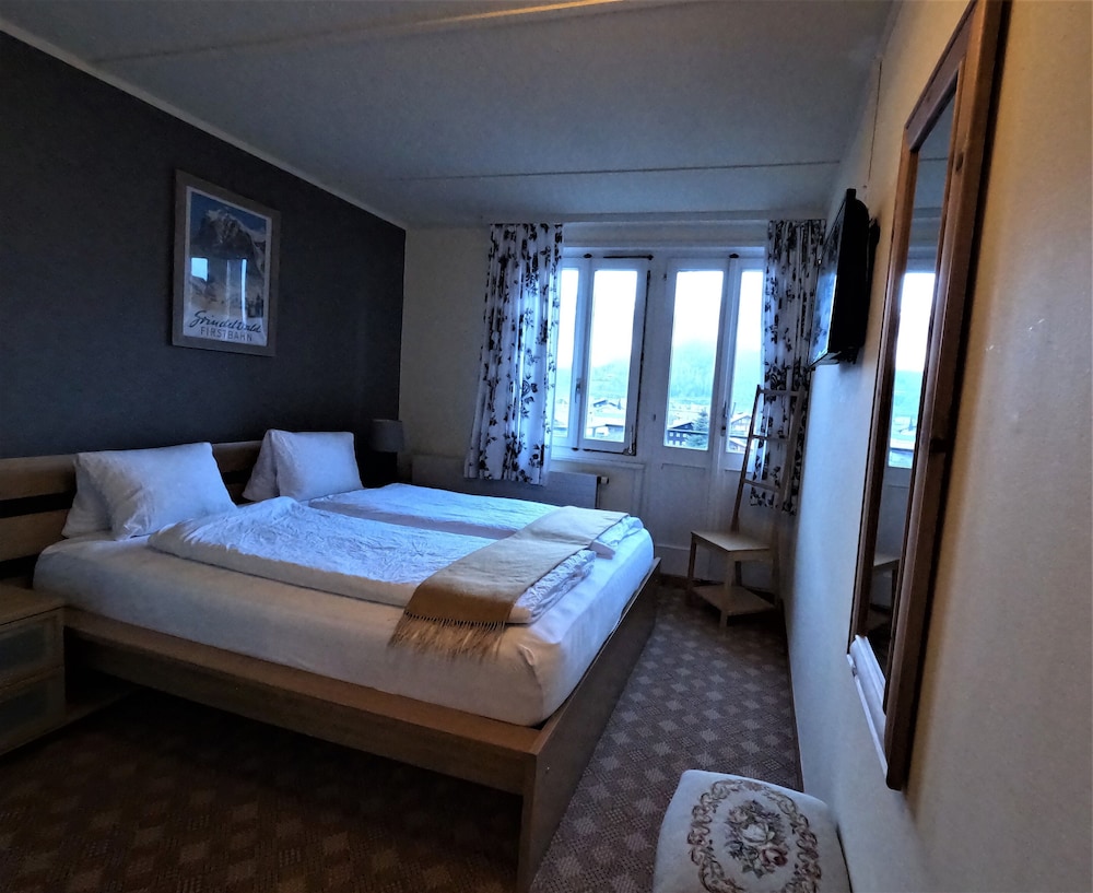 Alpenrose Hotel and Gardens 9/50