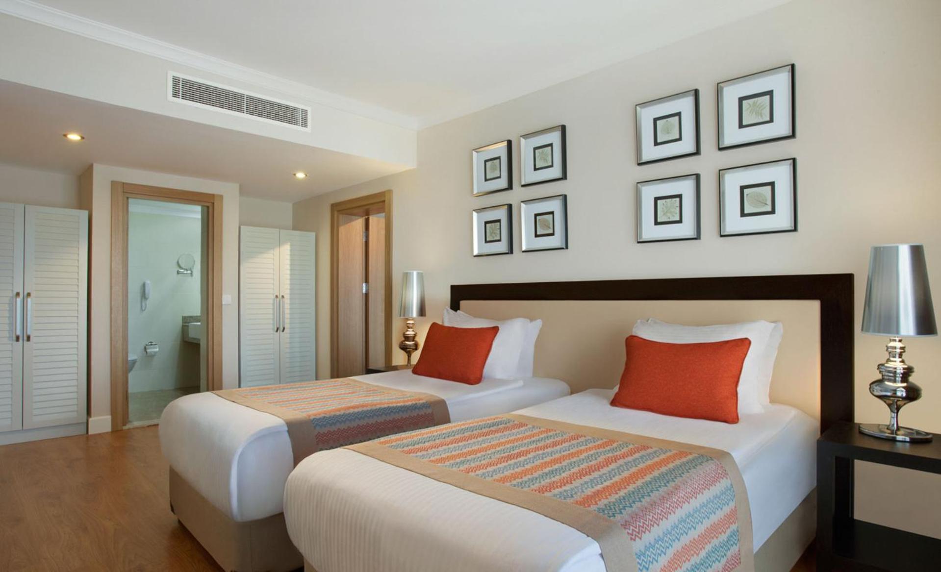 COMFORT FAMILY ROOM