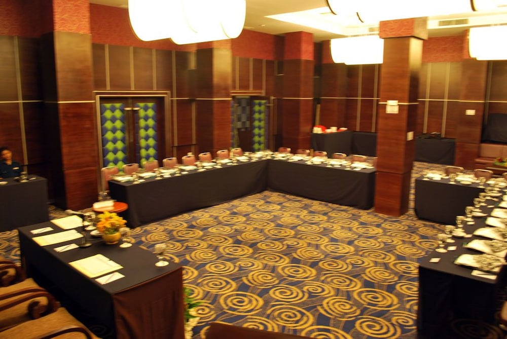 ROYAL JELITA HOTEL 32/45