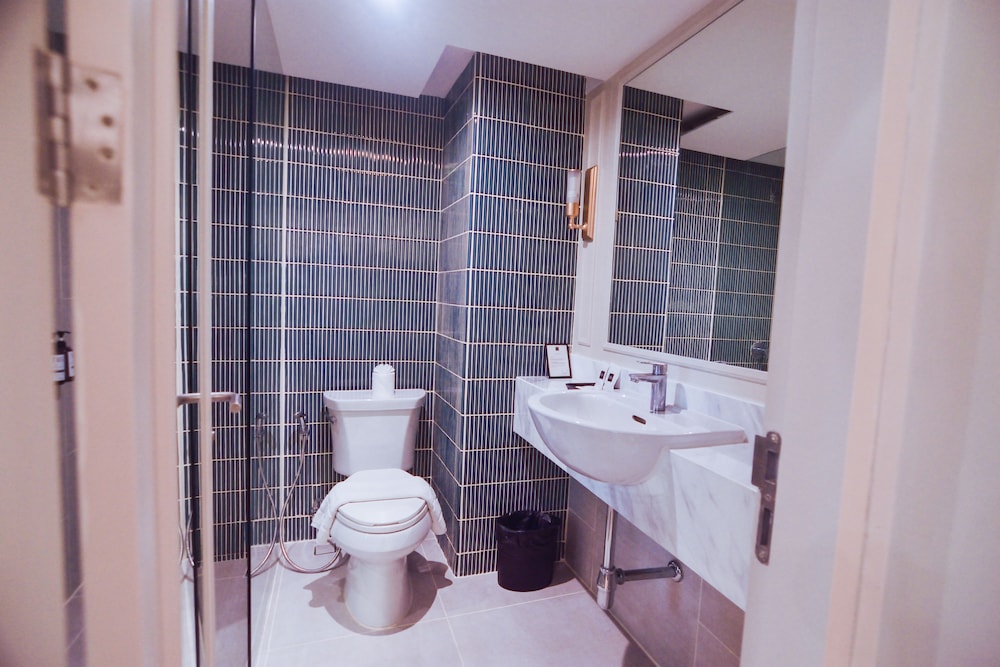 THEE BANGKOK HOTEL 65/65