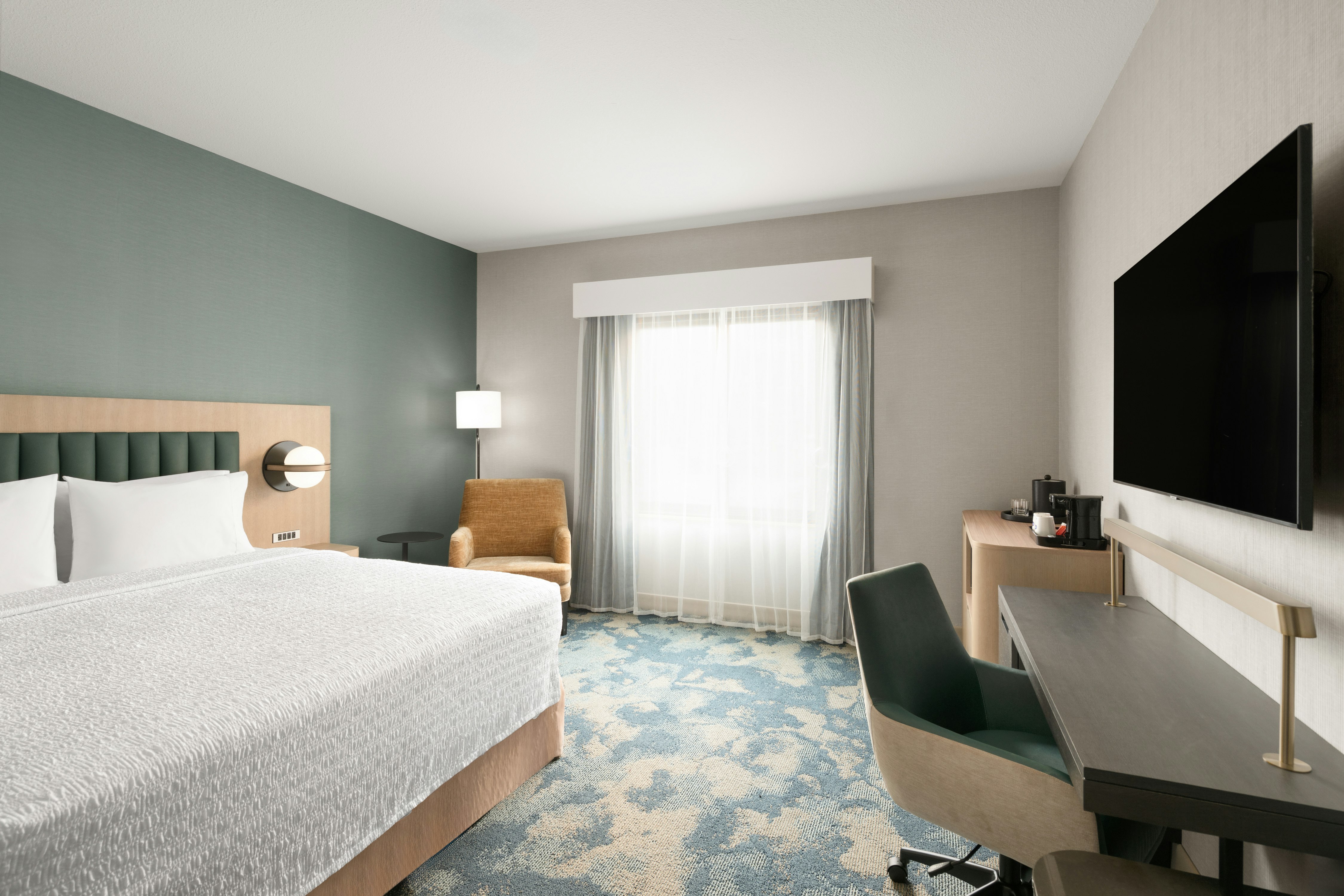 ROOM, KING BED, ACCESSIBLE
