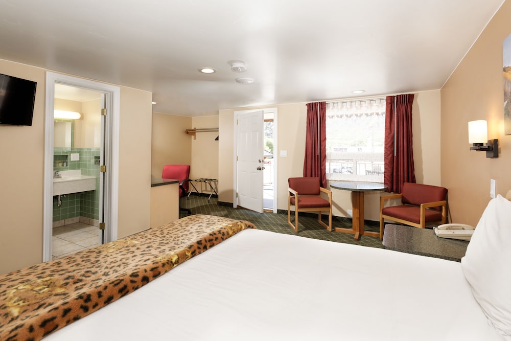 Glenwood Springs Inn 17/62