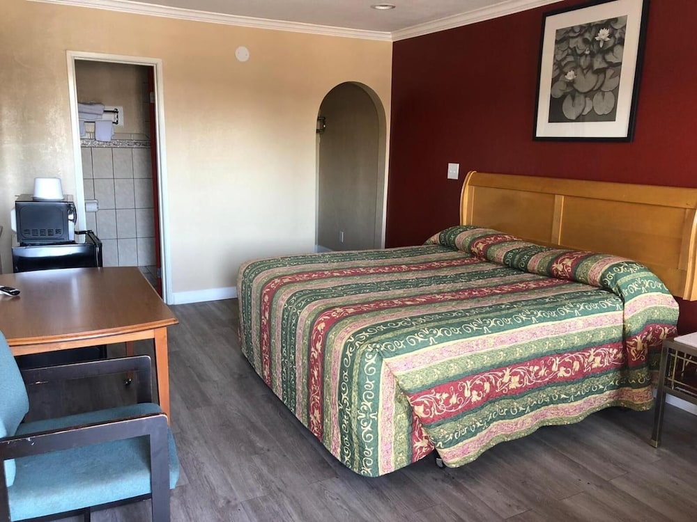Aqua Inn Motel 14/28