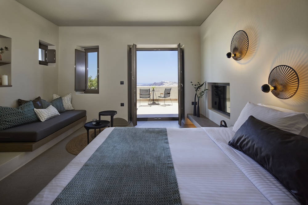 Halcyon Days Suites 5/50