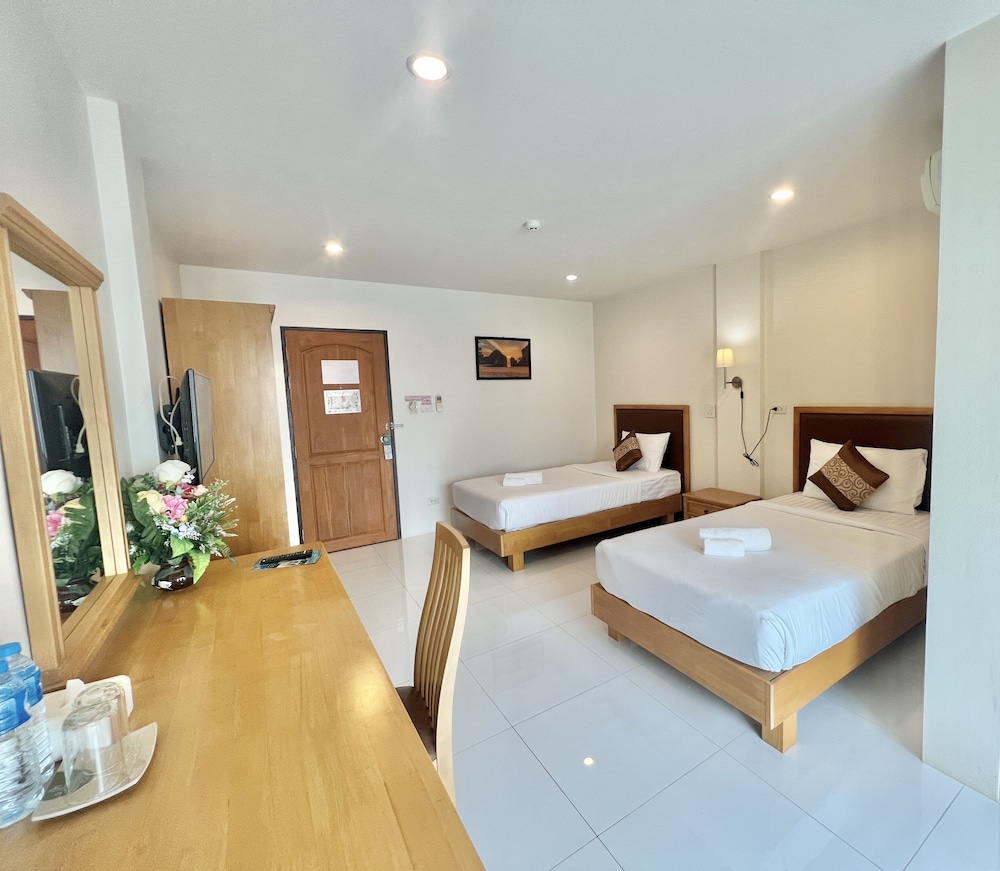 ROOM, TWIN BEDS