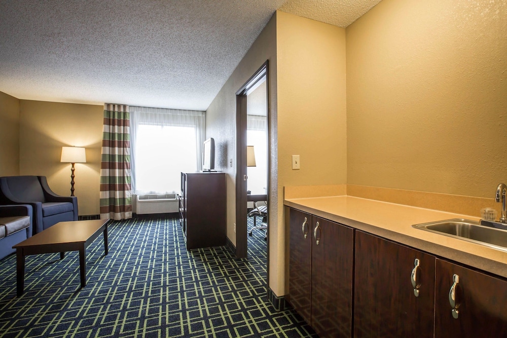 Quality Inn Franklin, NC 6/32