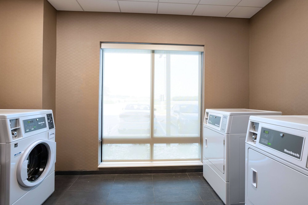 Courtyard by Marriott Dallas Grand Prairie 16/44