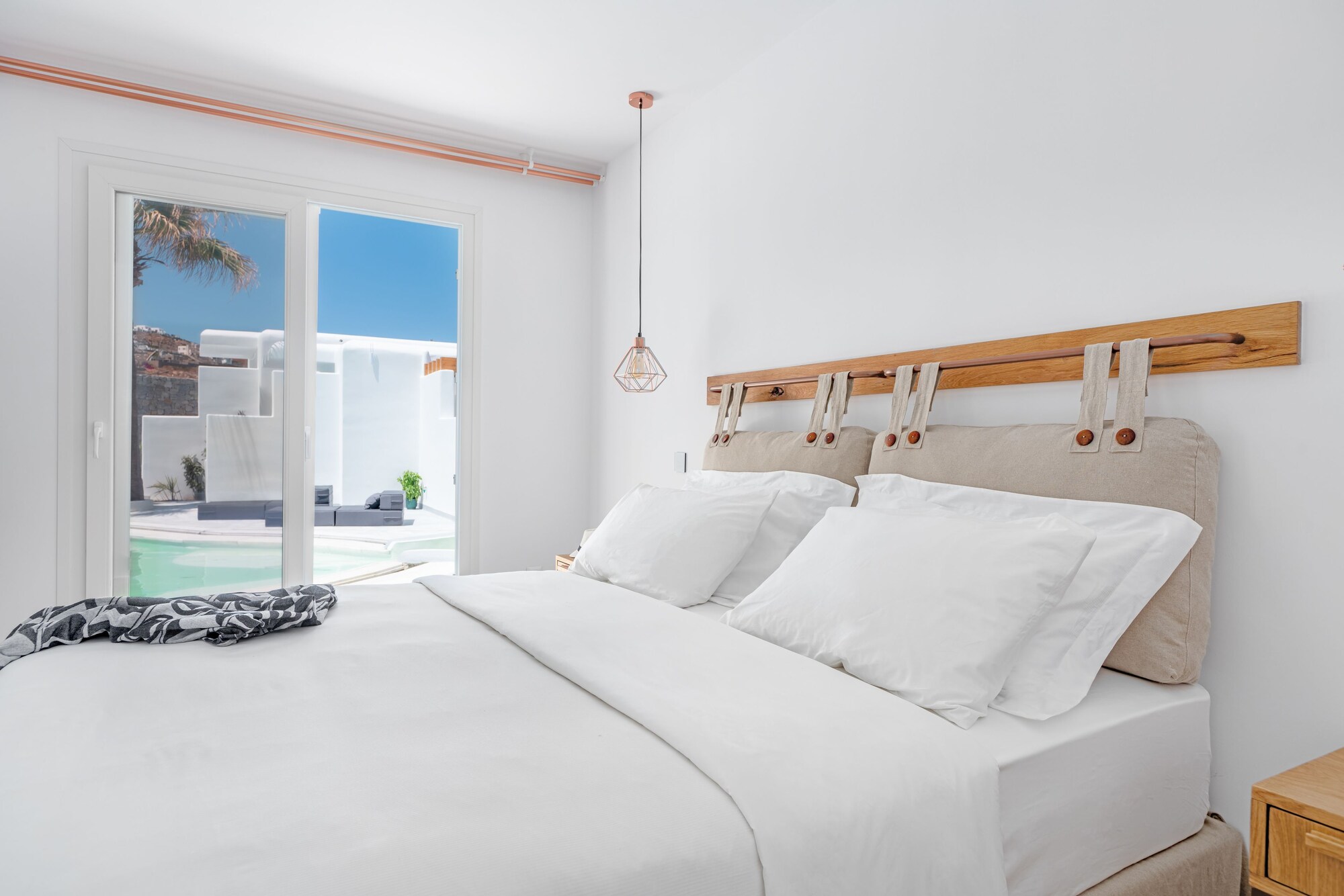 DELUXE, SUITE, POOL VIEW