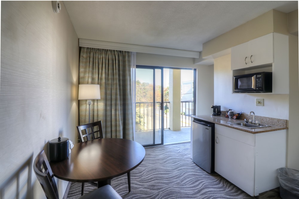 The Breakers Hotel and Suites 18/24
