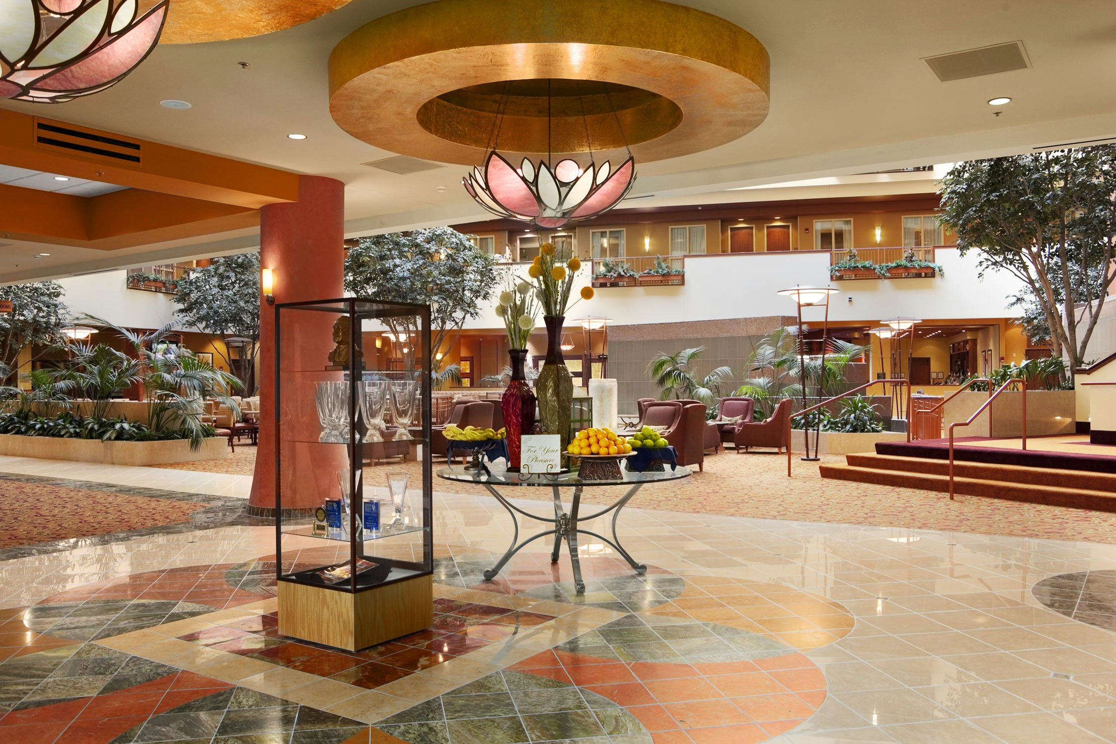 Embassy Suites By Hilton E Peoria Riverfront Conf Center 12/60
