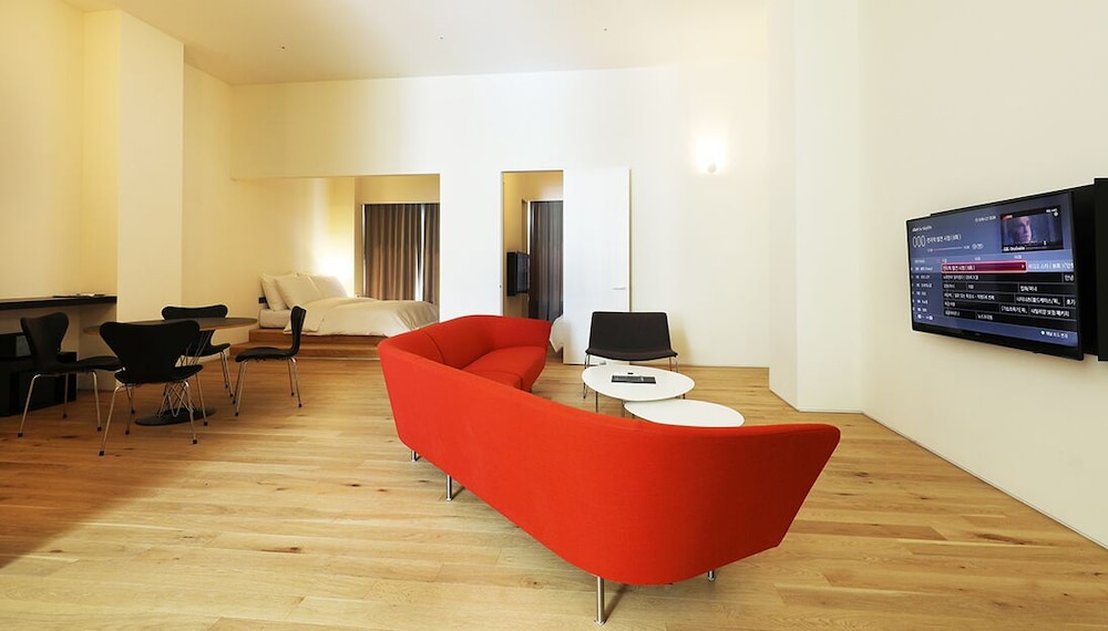 Hotel 498 18/42