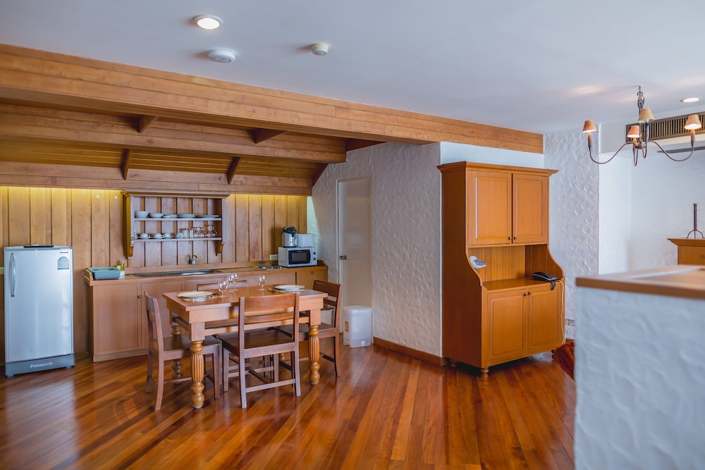 Waterfront Suites Phuket by Centara 58/76