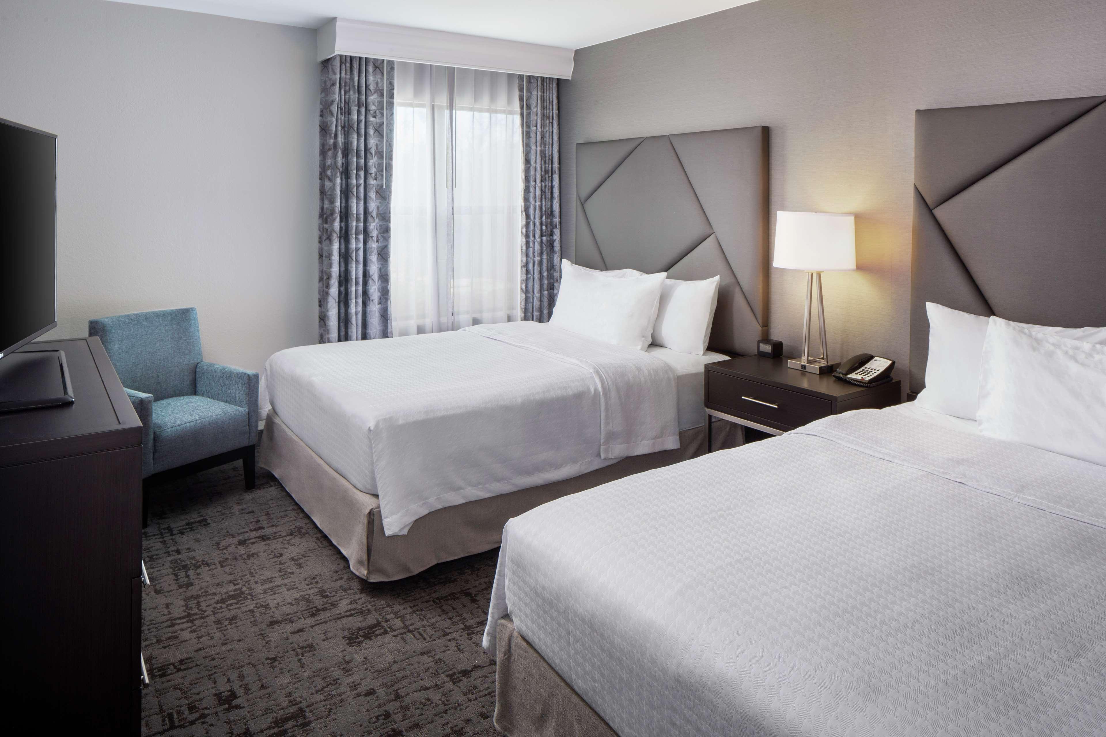 2 BEDROOMS, SUITE, 4 DOUBLE BEDS, 2 BATHROOMS