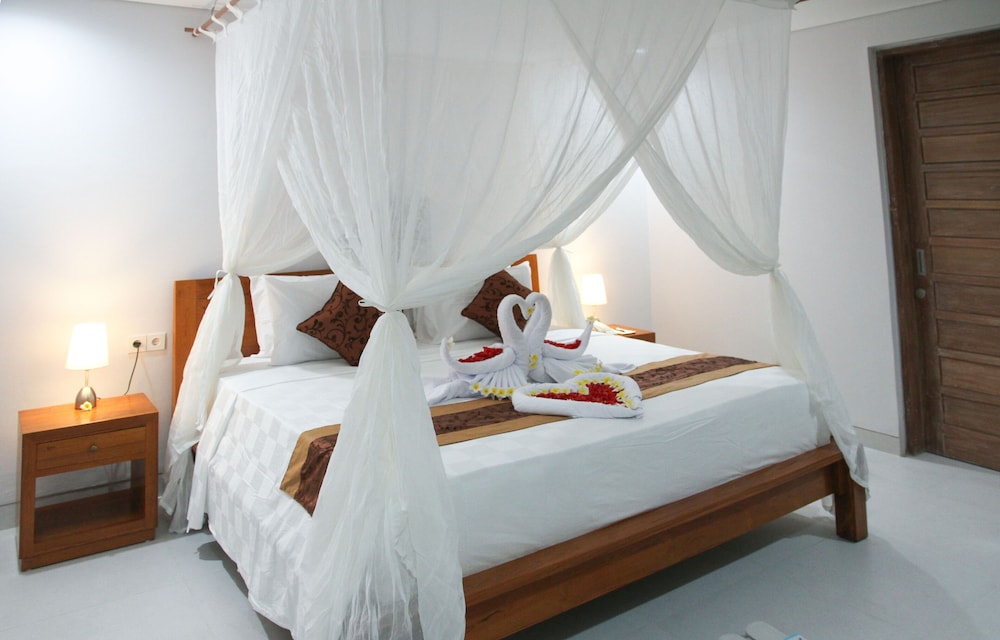 2 Bedrooms, Pool, Villa, King and Twin Beds