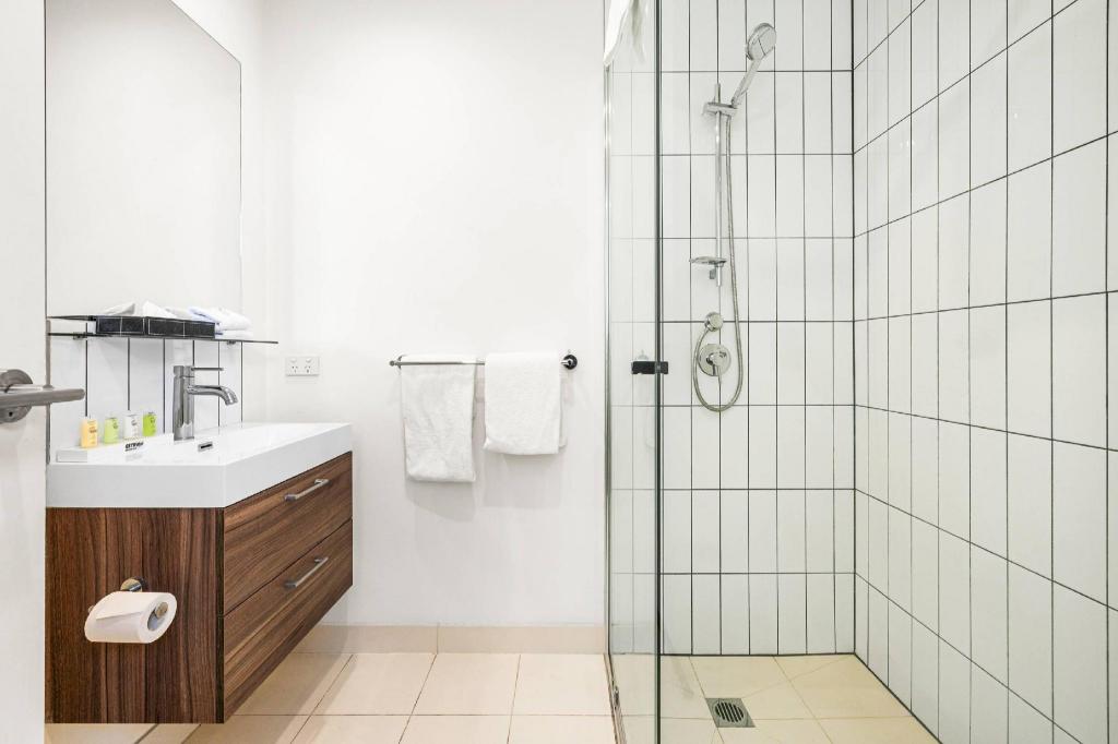 Upgrade, Efficiency, Queen Bed، Comfort Apartments Box Hill 3/5