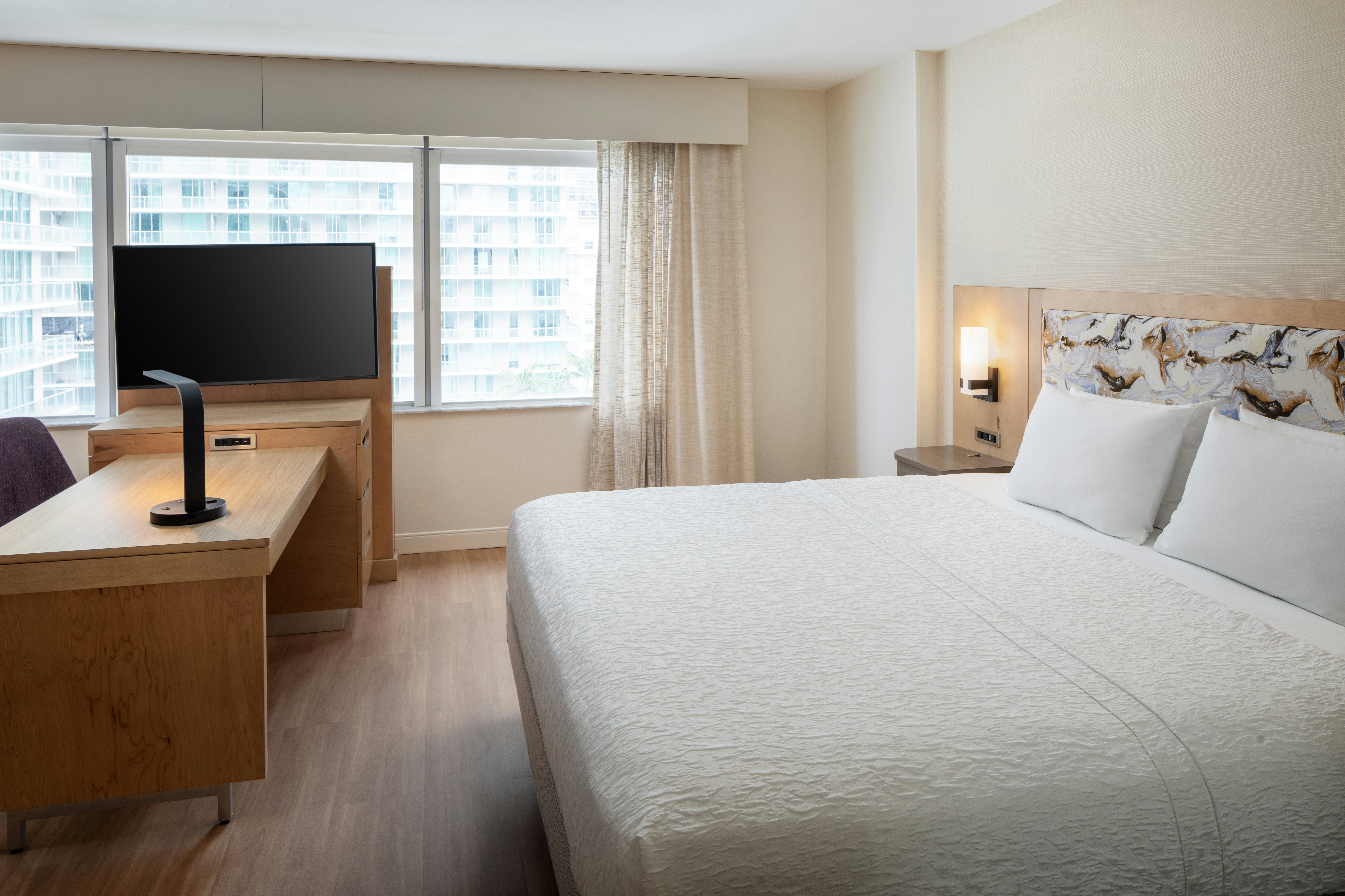 STUDIO, SUITE, KING BED