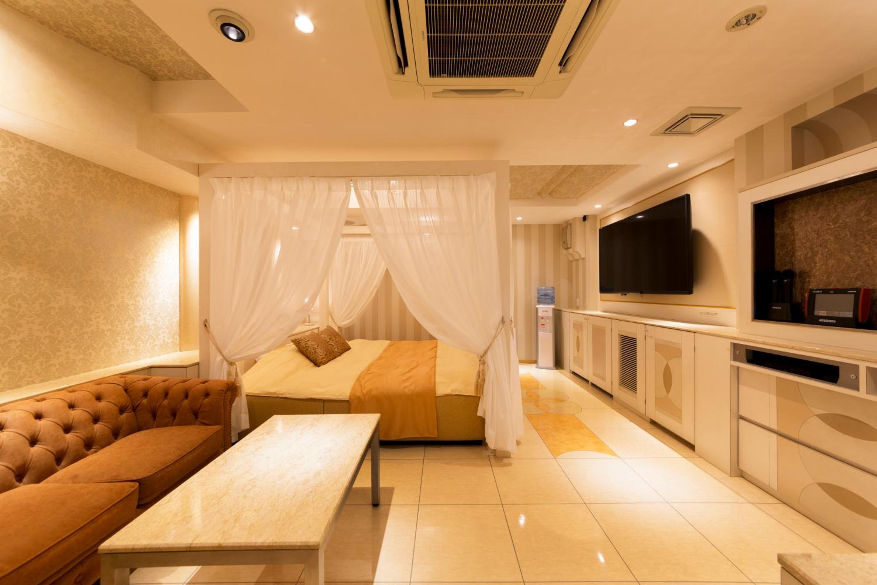 DELUXE, DOUBLE BED