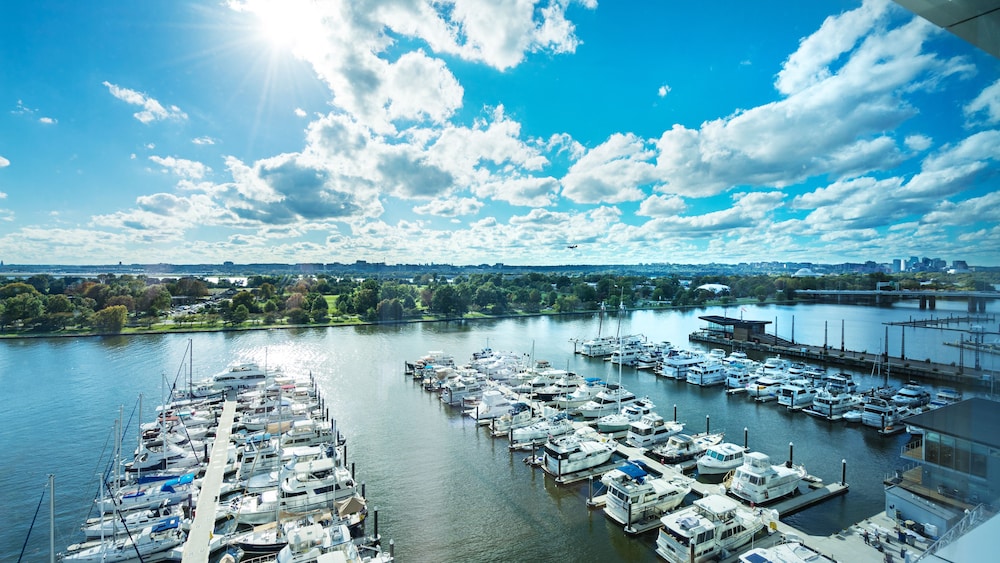 HYATT HOUSE WASHINGTON DC / THE WHARF 56/64
