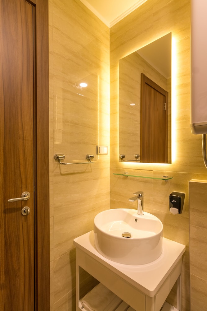 Privilege Suites By Central Park 40/69