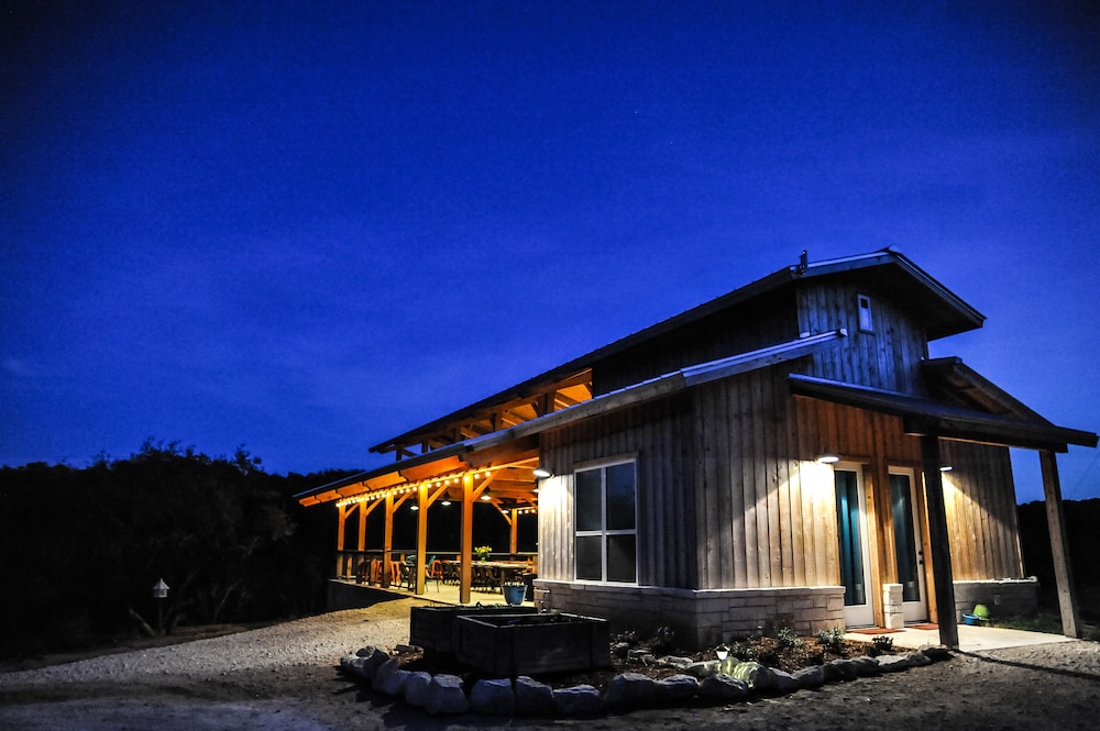 Hill Country Casitas 4/73