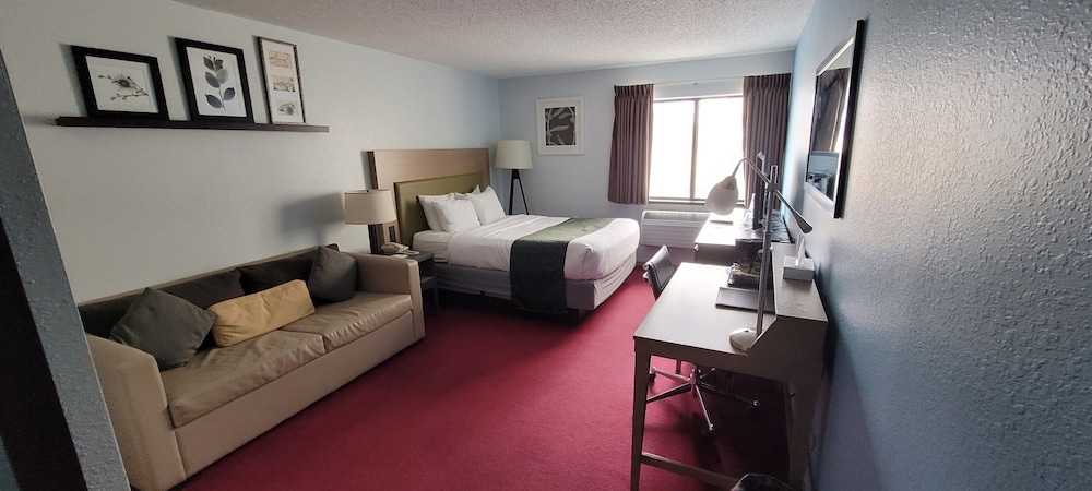 غرفة بسرير كوين مع أريكة لذوي الإعاقة، Pictured Rocks Inn & Suites 2/5