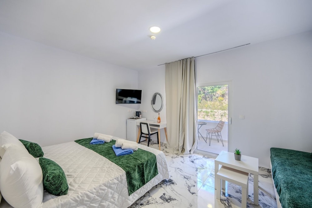 SUITE, KING BED, MOUNTAIN VIEW, SOFA
