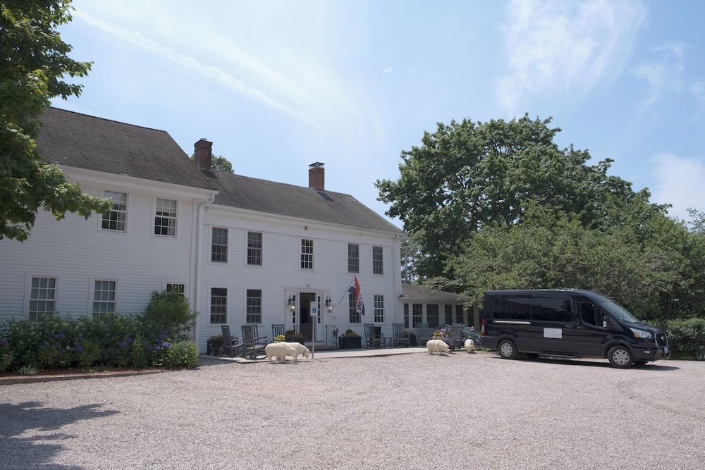 Shelter Harbor Inn 59/72
