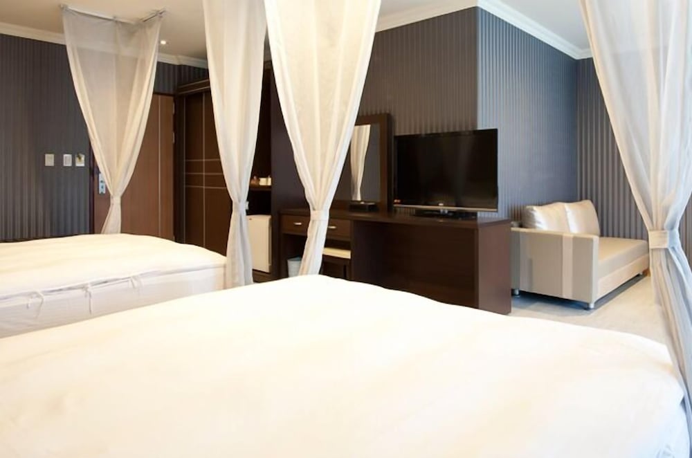 Lakeside Resort Hotel 21/50