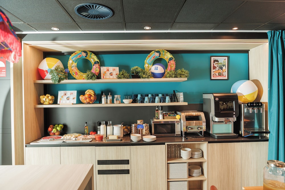 restaurant cafeteria