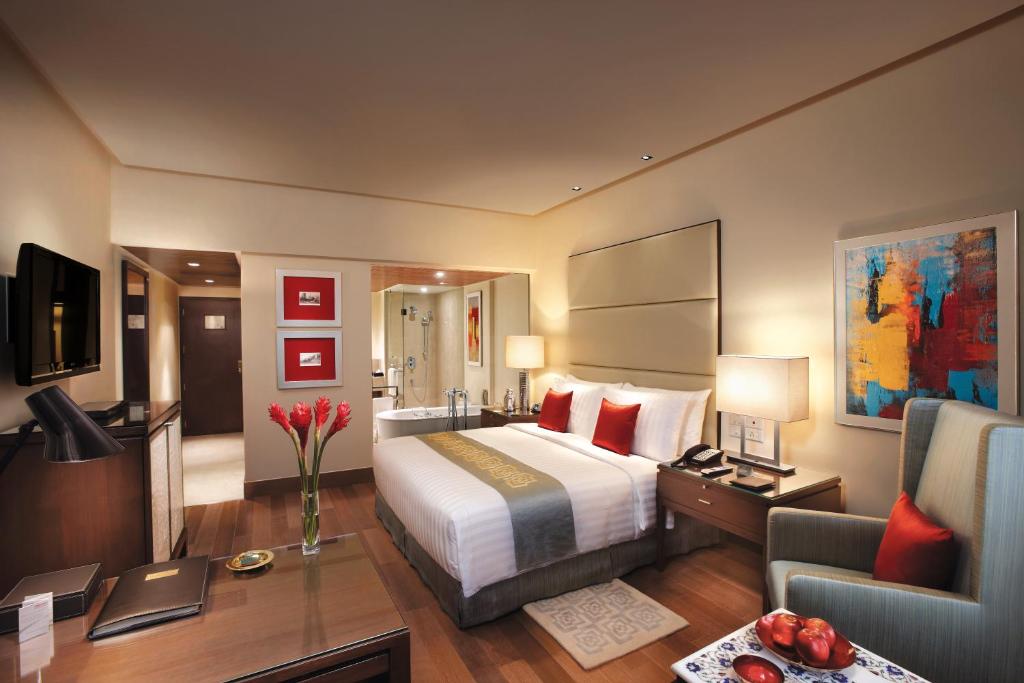 LUXURY, TWIN BEDS